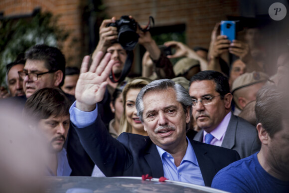 Le candidat à l'élection présidentielle Alberto Fernandez vote à Buenos Aires, le 27 octobre 2019.