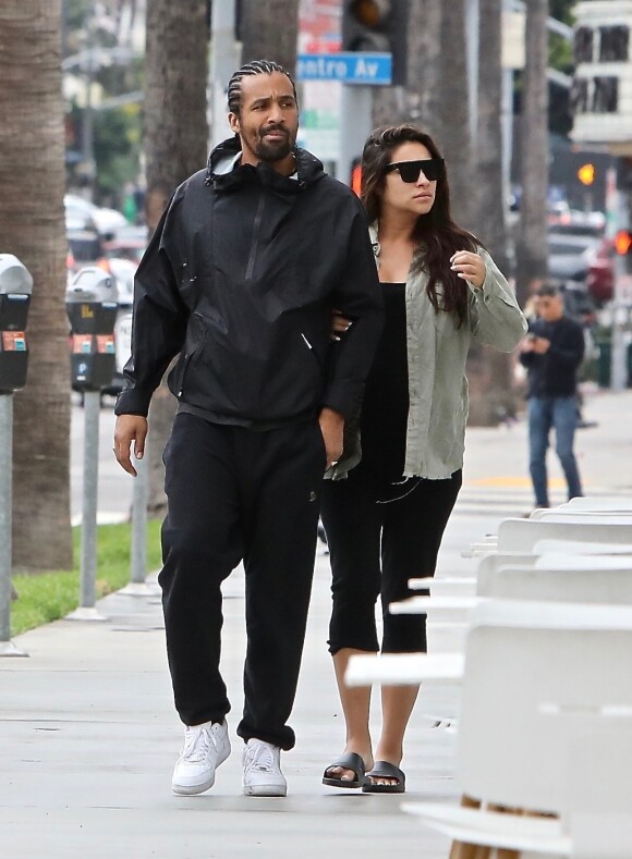 Exclusif - Shay Mitchell enceinte et son compagnon Matte Babel sont allés acheter de la nourriture à emporter à Los Angeles, le 28 septembre 2019
