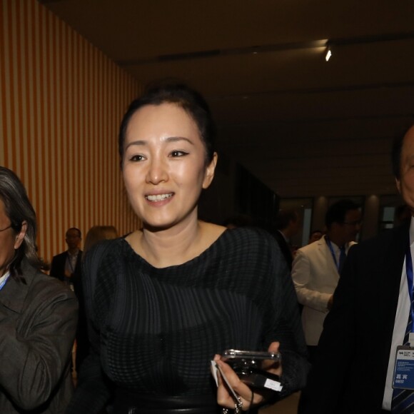 Jean-Michel Jarre et sa compagne Gong Li - Arrivée du Président de la République Emmanuel Macron et la première dame Brigitte Macron au Centre Georges Pompidou x West Bund Museum Project à Shanghai en Chine le 5 novembre 2019. © Dominique Jacovides / Bestimage