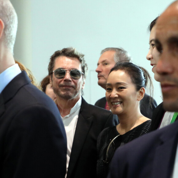 Jean-Michel Jarre et sa compagne Gong Li - Arrivée du Président de la République Emmanuel Macron et la première dame Brigitte Macron au Centre Georges Pompidou x West Bund Museum Project à Shanghai en Chine le 5 novembre 2019. © Dominique Jacovides / Bestimage