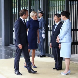 Le président Emmanuel Macron, l'empereur Naruhito du Japon, la première dame Brigitte Macron, l'impératrice Masako du Japon - Le président de la République française et sa femme saluent l'empereur et l'impératrice du Japon après leur déjeuner restreint au palais impérial à Tokyo le 27 juin 2019. © Dominique Jacovides / Bestimage