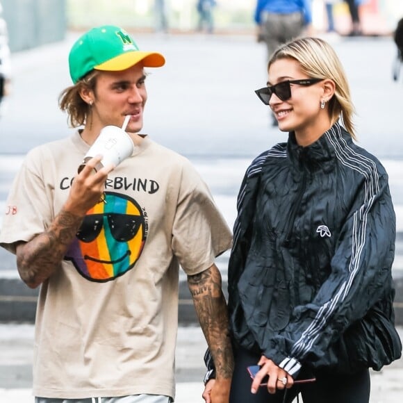 Justin Bieber et sa fiancée Hailey Baldwin sont allés à l'iPic Theater en amoureux et se sont arrêtés acheter des boissons à emporter à New York, le 13 août 2018.