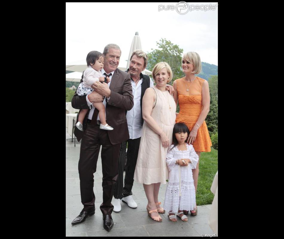Joy Jean Claude Darmon Johnny Hallyday Helene Darroze Jade Et Laeticia Hallyday Lors De La Journee De Bapteme De Joy A Gstaad En Suisse Le 5 Juillet 2009 Purepeople