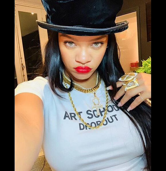 Selfie de Rihanna publiée le 12 novembre 2019.