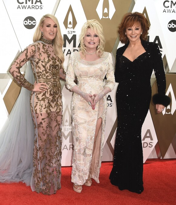 Carrie Underwood, Dolly Parton et Reba McEntire assistent à la 53ème édition des CMA Awards à Nashville dans le Tennessee, le 13 novembre 2019.