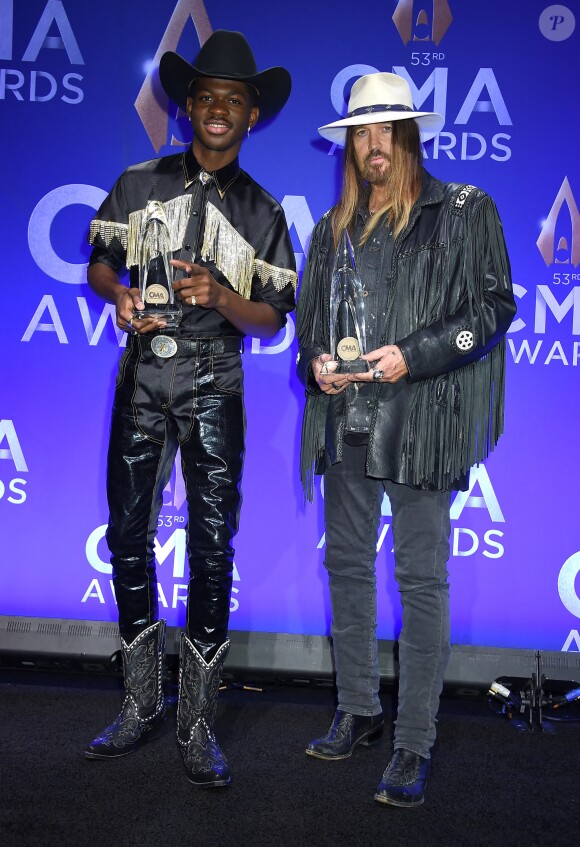 Lil Nas X et Billy Ray Cyrus, récompensés à la 53ème édition des CMA Awards à Nashville dans le Tennessee, le 13 novembre 2019.