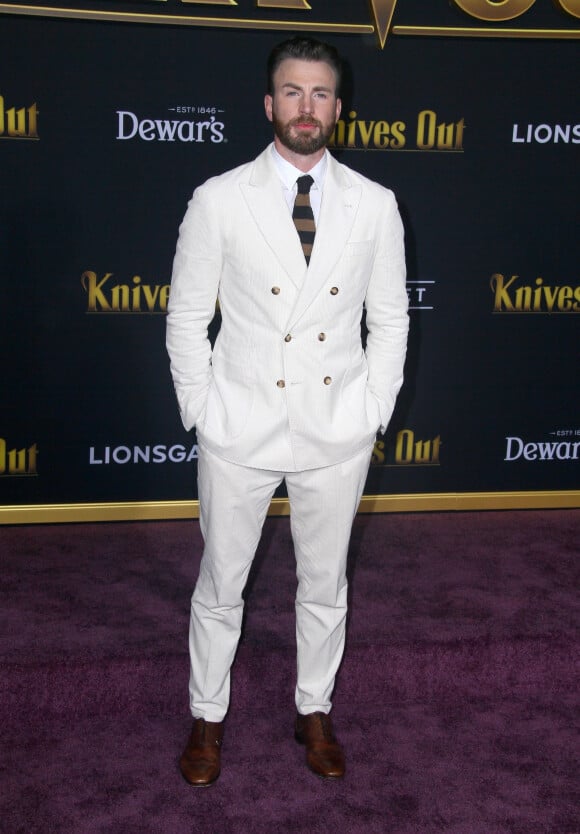 Chris Evans assiste à l'avant-première de "À couteaux tirés" au théâtre Regency Village dans le quartier de Westwood à Los Angeles, le 14 novembre 2019.
