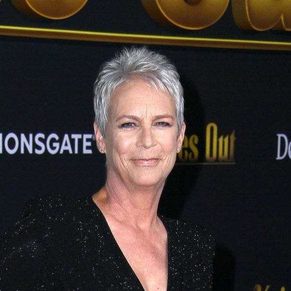 Jamie Lee Curtis assiste à l'avant-première de "À couteaux tirés" au théâtre Regency Village dans le quartier de Westwood à Los Angeles, le 14 novembre 2019.