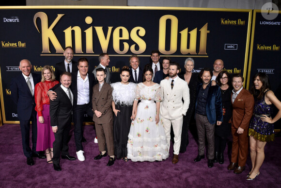 Le cast du film "À couteaux tirés" assiste à l'avant-première au théâtre Regency Village dans le quartier de Westwood à Los Angeles, le 14 novembre 2019.