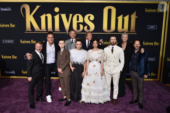 Le cast du film "À couteaux tirés" assiste à l'avant-première au théâtre Regency Village dans le quartier de Westwood à Los Angeles, le 14 novembre 2019.
