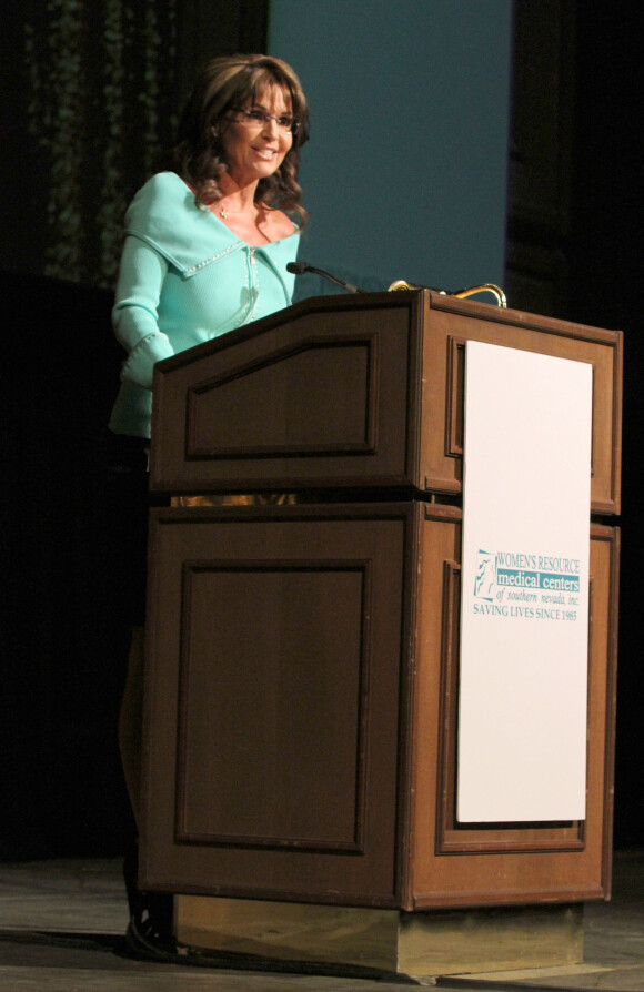 Sarah Palin fait un discours lors d'une collecte de fonds pour le "Women's Resource Medical Center" a Las Vegas, le 26 avril 2013.