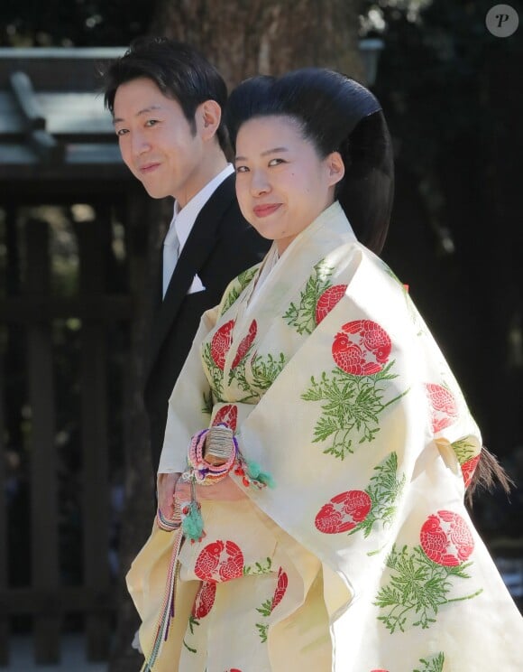 La princesse Ayako de Takamado et Kei Moriya lors de leur mariage le 29 octobre 2018 au sanctuaire Meiju à Tokyo.