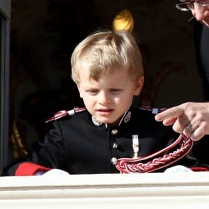 Le prince Albert II de Monaco et son fils le prince Jacques - La famille princière de Monaco au balcon du palais lors de la Fête nationale monégasque à Monaco. Le 19 novembre 2019 © Dominique Jacovides / Bestimage