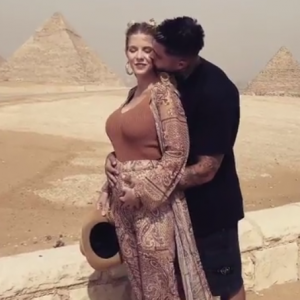 Jessica Thivenin enceinte et en voyage en Egypte. Avril 2019.