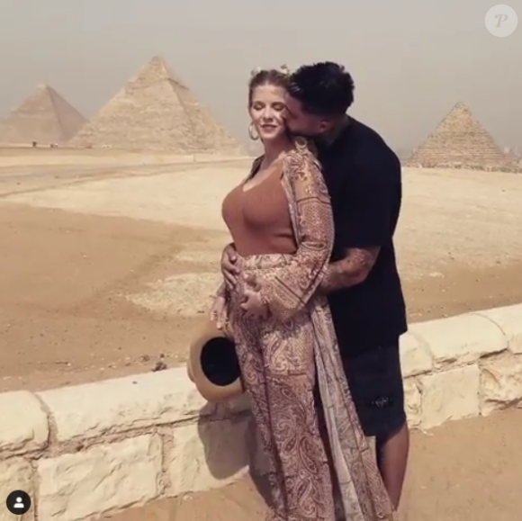 Jessica Thivenin enceinte et en voyage en Egypte. Avril 2019.