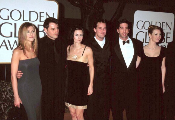 L'équipe de "Friends" au complet lors des Golden Globe Award en 1998.