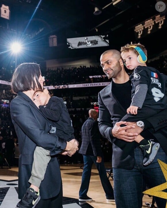 Tony Parker est entré au panthéon de San Antonio Spurs, aux Etats-Unis, le 11 novembre 2019. L'ancien basketteru français était accompagné de son épouse Axelle Francine et de leurs deux fils Liam et Josh.