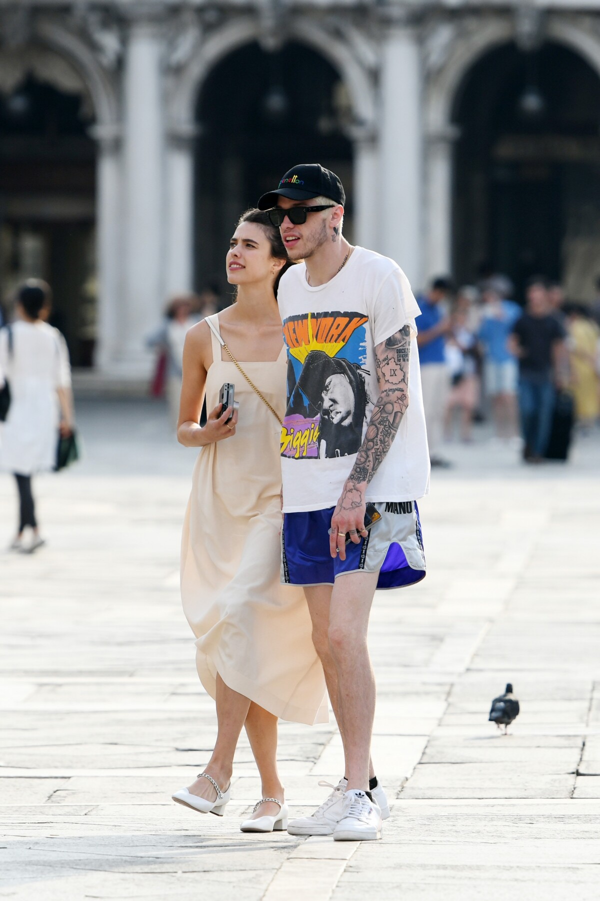 Photo Margaret Qualley et son compagnon Pete Davidson se promènent