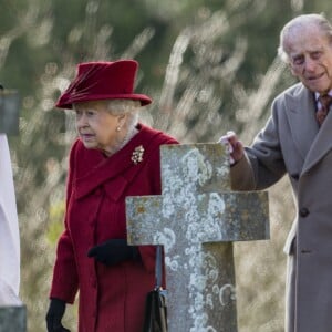 La reine Elisabeth II d'Angleterre et le prince Philip, duc d'Edimbourg se rendent à la messe à l'église Saint-Mary près de Sandringham le 4 février 2018