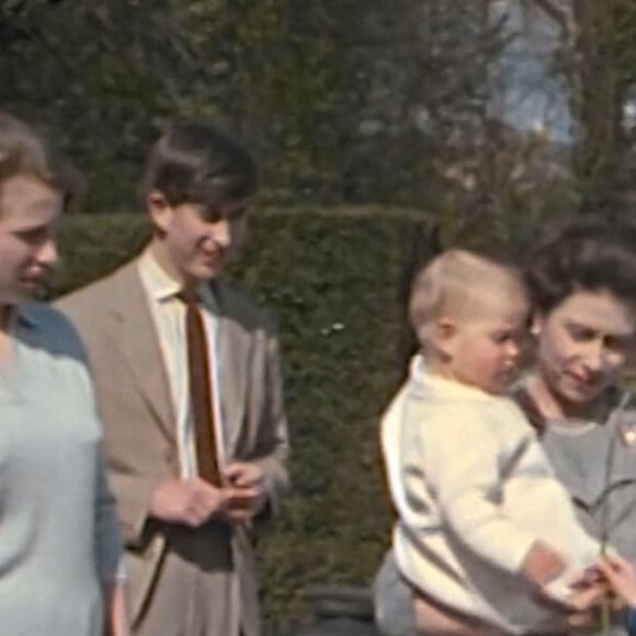 Le Prince Philip est décédé à l'âge de 99 ans, le 9 avril 2021 - Image extraite du documentaire "The Queen Unseen", montrant la reine Elizabeth, son mari le prince Philip et leurs quatre enfants.