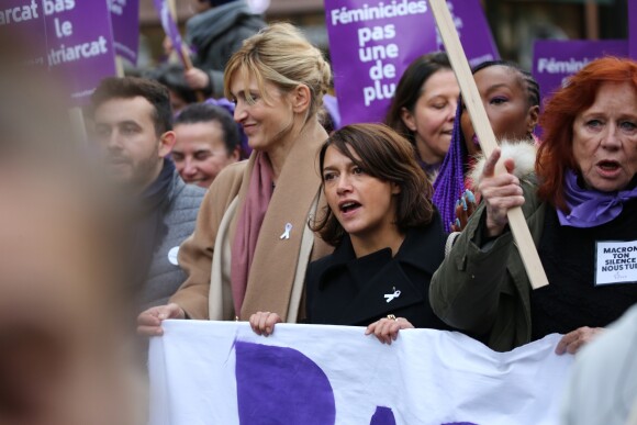 Julie Gayet et Emma De Caunes participent à la marche contre les violences sexistes et sexuelles (marche organisée par le collectif NousToutes), partie de Place de l'Opéra jusqu'à la Place de la Nation. Paris, le 23 Novembre 2019 © Cyril Moreau / Bestimage