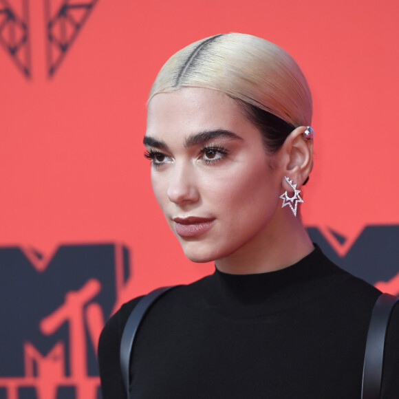 Dua Lipa à la soirée MTV European Music Awards 2019 (MTV EMA's) au FIBES Conference and Exhibition Centre à Séville en Espagne, le 3 novembre 2019.