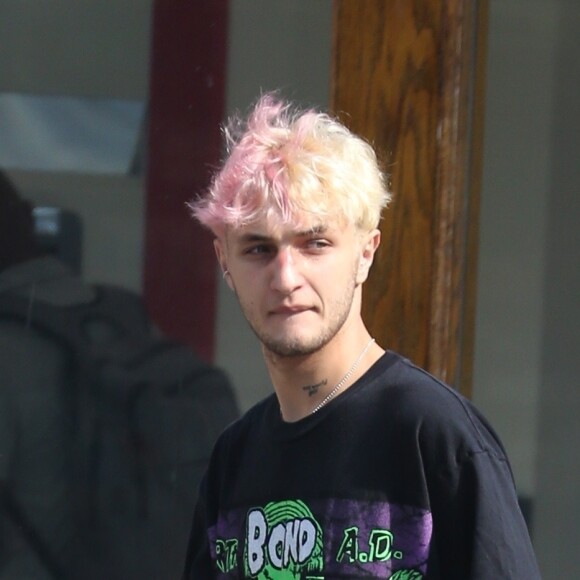 Dua Lipa et son compagnon Anwar Hadid sont allés déjeuner en amoureux à New York, le 2 octobre 2019.
