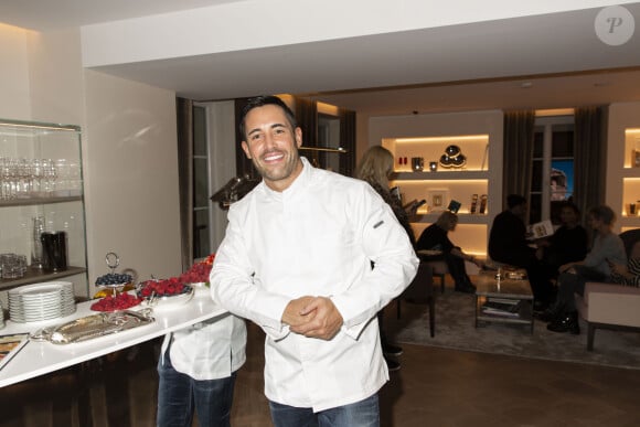 Exclusif - Valentin Néraudeau - Master Class du chef Valentin Néraudeau à l'occasion de la sortie de son livre "Desserts Addict" à la boutique Christofle de la rue Saint-Honoré à Paris le 21 novembre 2019. © Jack Tribeca/Bestimage