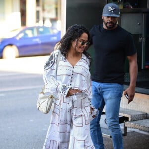 Christina Milian (enceinte) se promène dans les rues de Studio City. Le 24 novembre 2019.