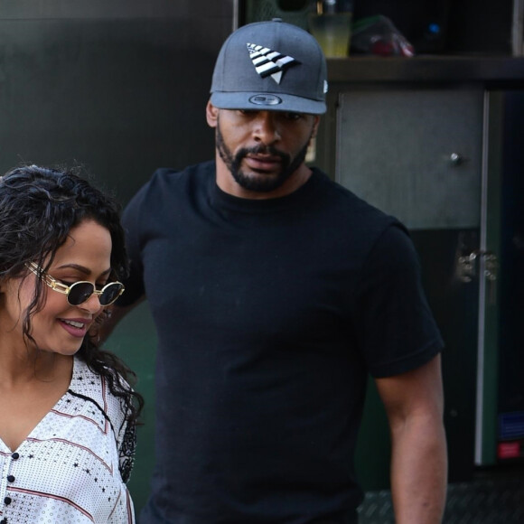 Christina Milian (enceinte) se promène dans les rues de Studio City. Le 24 novembre 2019.
