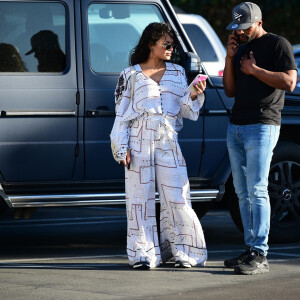 Christina Milian (enceinte) se promène dans les rues de Studio City. Le 24 novembre 2019.