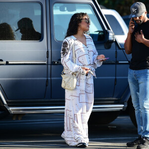 Christina Milian (enceinte) se promène dans les rues de Studio City. Le 24 novembre 2019.