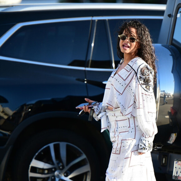 Christina Milian (enceinte) se promène dans les rues de Studio City. Le 24 novembre 2019.