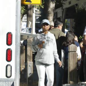 Exclusif - Christina Milian enceinte devant son Beignet Box truck dans le quartier de Studio City à Los Angeles le 24 novembre 2019. 11/24/2019 EXCLUSIVE