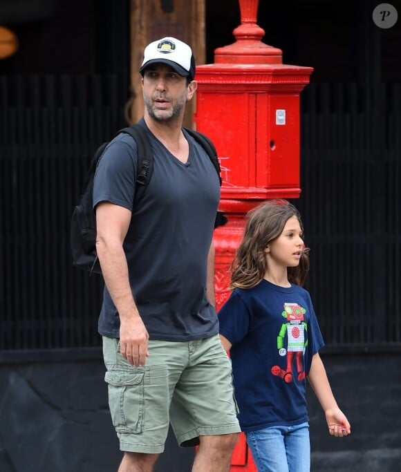 Exclusif - David Schwimmer a été aperçu avec sa fille Cleo dans les rues de New York, le 28 août 2019.