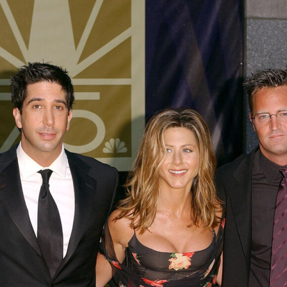 Courteney Cox, David Schwimmer, Jennifer Aniston, Matthew Perry et Matt LeBlanc - Le cast de "Friends" arrive au Rockefeller Center pour les 75 ans de la NBC. © Nicolas Khayat/ABACA