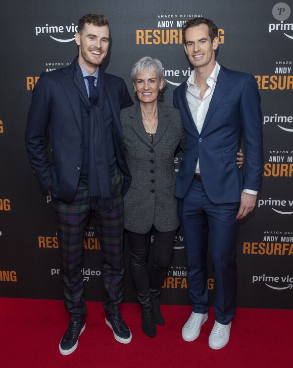 Judy Murray et ses fils Jamie et Andy Murray à la projection du documentaire d'Amazon Prime Vidéo "Andy Murray Resurfacing" à Londres, le 25 novembre 2019.