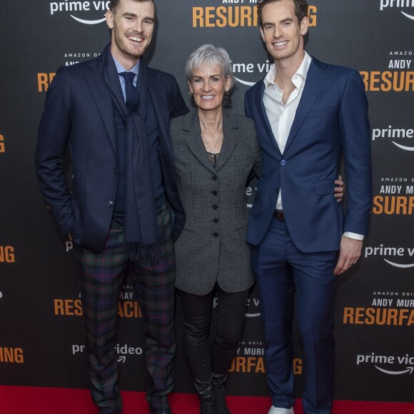 Judy Murray et ses fils Jamie et Andy Murray à la projection du documentaire d'Amazon Prime Vidéo "Andy Murray Resurfacing" à Londres, le 25 novembre 2019.