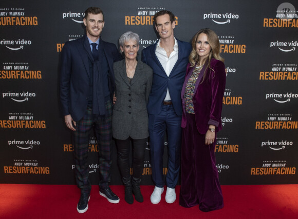 Judy Murray et ses fils Jamie et Andy Murray, Kim Murray à la projection du documentaire d'Amazon Prime Vidéo "Andy Murray Resurfacing" à Londres, le 25 novembre 2019.