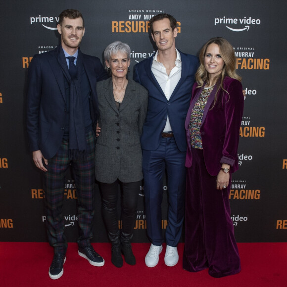Judy Murray et ses fils Jamie et Andy Murray, Kim Murray à la projection du documentaire d'Amazon Prime Vidéo "Andy Murray Resurfacing" à Londres, le 25 novembre 2019.