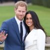 Le prince Harry et Meghan Markle posent à Kensington palace après l'annonce de leurs fiançailles, à Londres, le 27 novembre 2017.