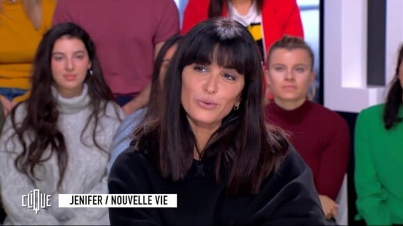 Jenifer invitée de l'émission "Clique" (Canal +) de Mouloud Achour le 27 novembre 2019. Il y a notamment évoqué son adolescence.