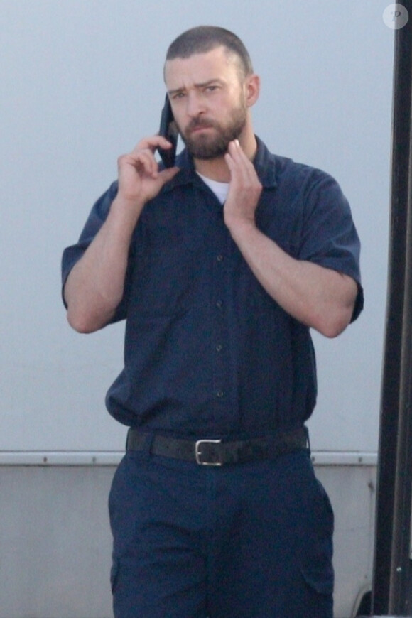 Exclusif - Justin Timberlake discute au téléphone en pause sur le tournage du film Palmer à La Nouvelle-Orléans, le 25 novembre 2019