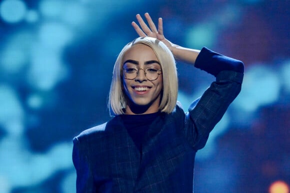 Le vainqueur de français de "Destination Eurovision 2019", Bilal Hassani, chante en finale de la sélection nationale ukrainienne pour l'Eurovision 2019, à Kiev, Ukraine, le 25 février 2019.