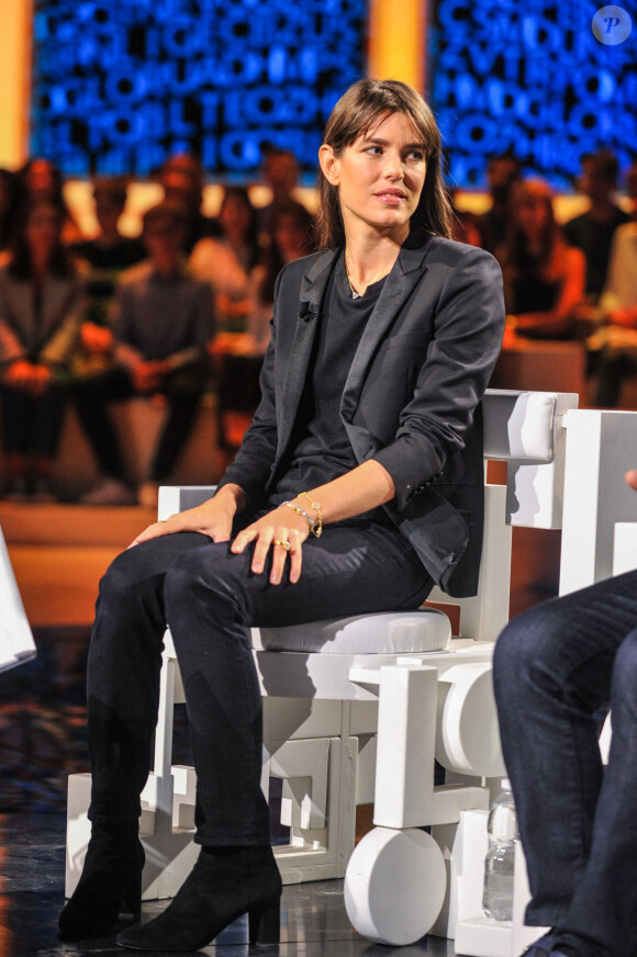 Charlotte Casiraghi sur le plateau de l'émission italienne "Le parole della Settimana", sur la Rai, à Milan, le 6 octobre 2019.