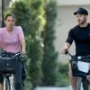 Exclusif - Kellan Lutz et sa compagne Brittany Gonzales se promènenet à vélo à Los Angeles le 23 août 2018