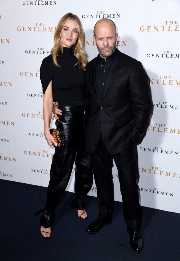 Rosie Huntington-Whiteley et son mari Jason Statham - Avant-première du film "The Gentlemen" à Londres le 3 décembre 2019.