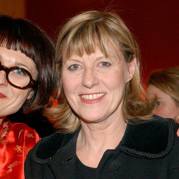 Sonia Dubois et Chantal Ladesou - Théâtre de Paris. Le 8 mars 2004. ©Giancarlo Gorassini/ABACA.