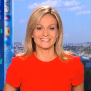 Audrey Crespo-Mara aux commandes du JT de 20 heures de TF1, ce vendredi 17 juillet 2015