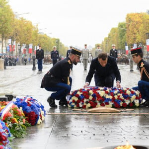 Emmanuel Macron - Cérémonie du 101ème anniversaire de l'Armistice à l'Arc de Triomphe à Paris le 11 novembre 2019. © Jacques Witt/Pool/Bestimage